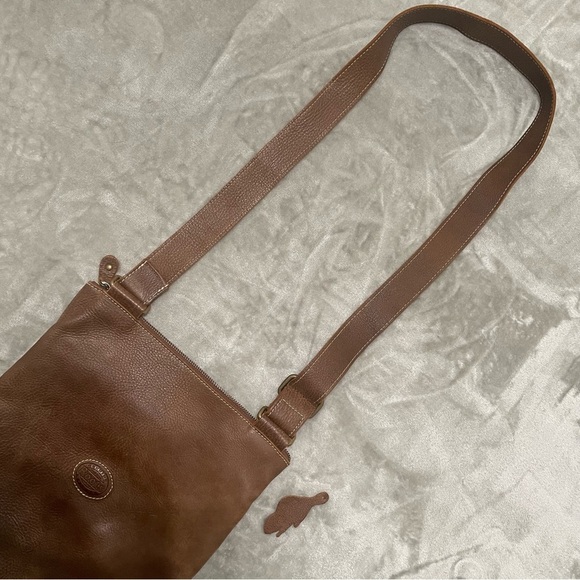 Roots Leather Crossbody Bag Neutral Tan Adjustable Strap Women’s Accessory - Picture 4 of 11